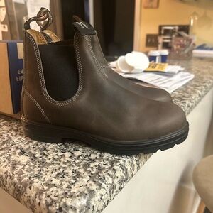 #1469 Blundstones, Never been worn